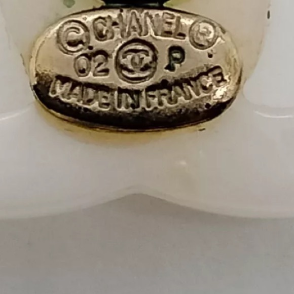 Chanel RARE Crystal Translucent CC earrings Size: 1.4 x 1.8 cm For pierced ears - Picture 4 of 6